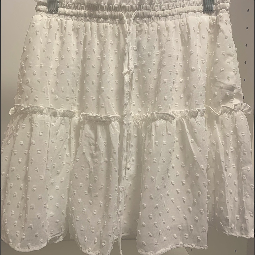 Adorable white ruffle skirt!! NWT!!!